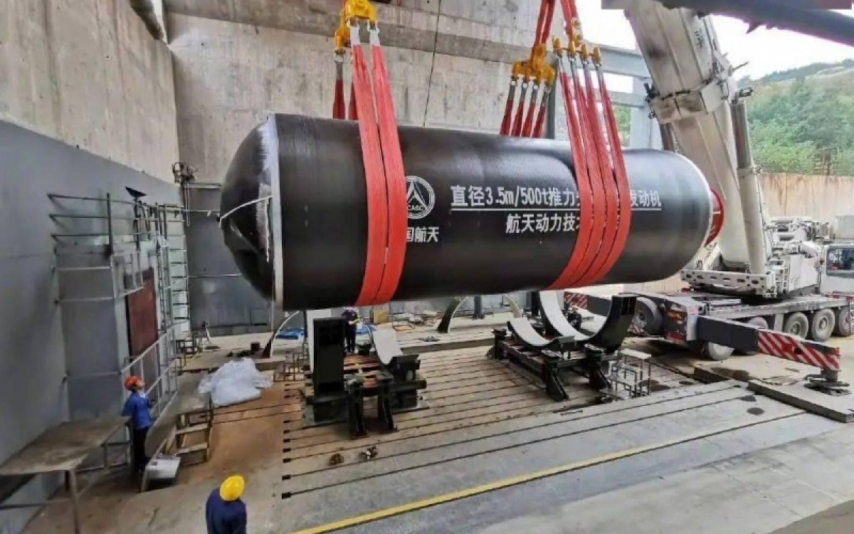 Trung Quốc phát triển tên lửa nguyên liệu rắn